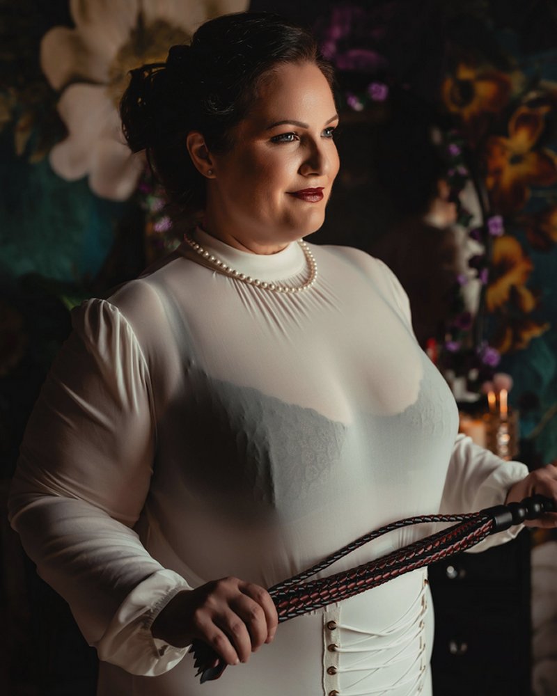 Photo of Mistress Darren a BBW Goddess and Mistress in Fort Myers, Florida, USA